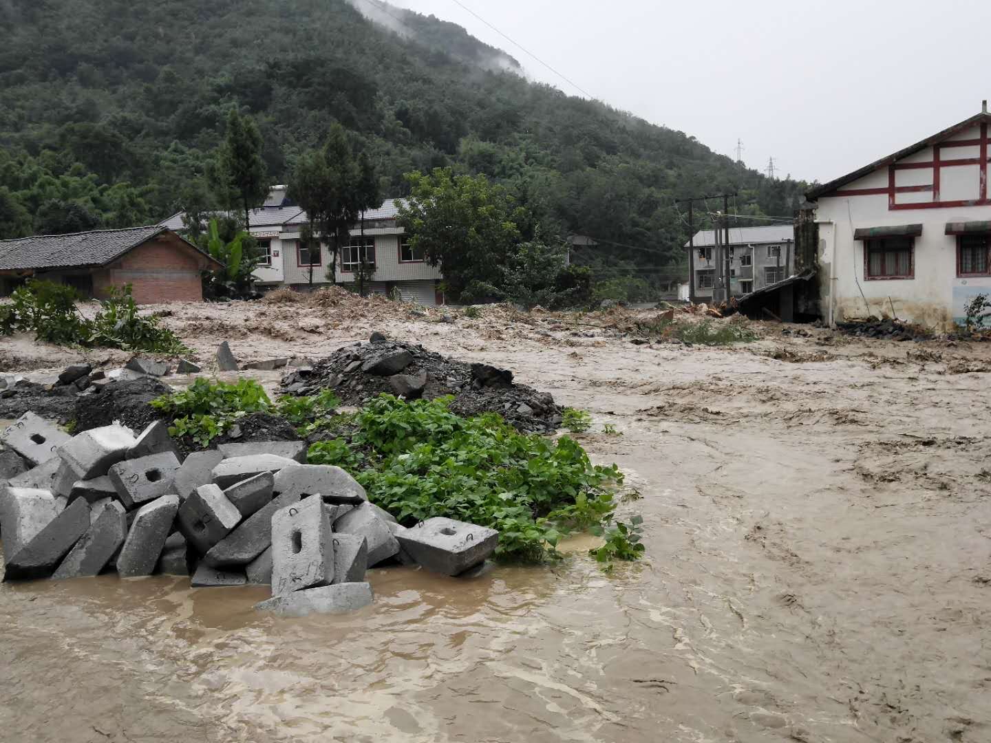 泥石流、山體滑坡等地質(zhì)災(zāi)害時(shí)有發(fā)生